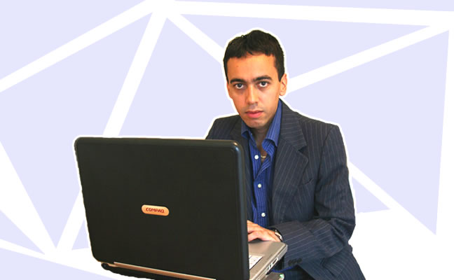 Alexander's Online Expertise Alex Aranda sitting in front of a computer