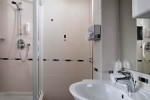 Ba&ntilde;o t&iacute;pico en unas de las habitaciones
