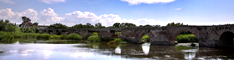 Un puente antiguo sobre el Rio Gudalquivir.